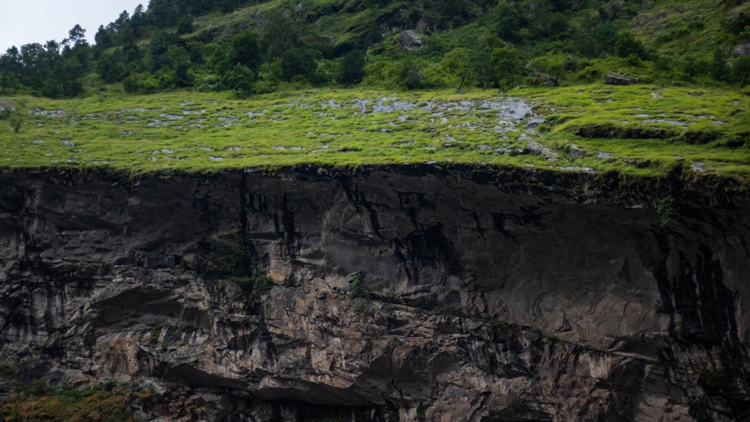 安曇野の絶景が一変…土砂崩落で390人孤立、一夜明けた現地の状況と復旧は？