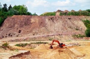 安曇野の絶景が一変…土砂崩落で390人孤立、一夜明けた現地の状況と復旧は？