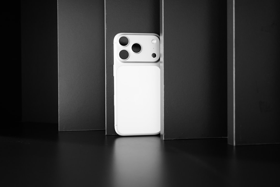 【堕天使Hum】 | ついに現実味?Appleの折りたたみiPhone「Ultra」が「シルバー」と「ダークブルー」で登場か!未来へのカウントダウン ついに現実味?Appleの折りたたみiPhone「Ultra」が「シルバー」と「ダークブルー」で登場か!未来へのカウントダウン