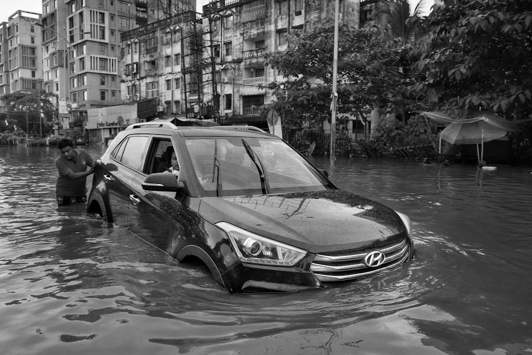【堕天使Hum】 | 埼玉が水没!? 100ミリ超豪雨が招いた「車両水没」の恐怖と、今すぐできる身を守る対策 埼玉が水没!? 100ミリ超豪雨が招いた「車両水没」の恐怖と、今すぐできる身を守る対策