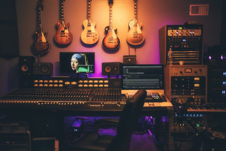 YouTube Foundry 2026 音楽制作イメージ YouTube HUM | YouTube Foundry 2026とは?日本からAiobahn・高瀬統也・harhaが選出、支援内容を解説