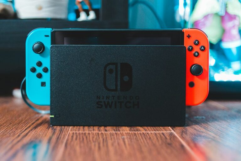 Nintendo Switch (Photo by Erik Mclean on Unsplash) YouTube HUM | スーパーマリオギャラクシー + 2 Switch版の違いは?価格・発売日・2人プレイ・新要素を公式情報で整理