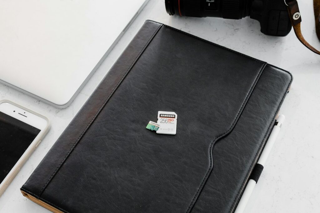 記録メディアの参考写真。Switch 2用はEXマーク付きmicroSD Expressカードが必要